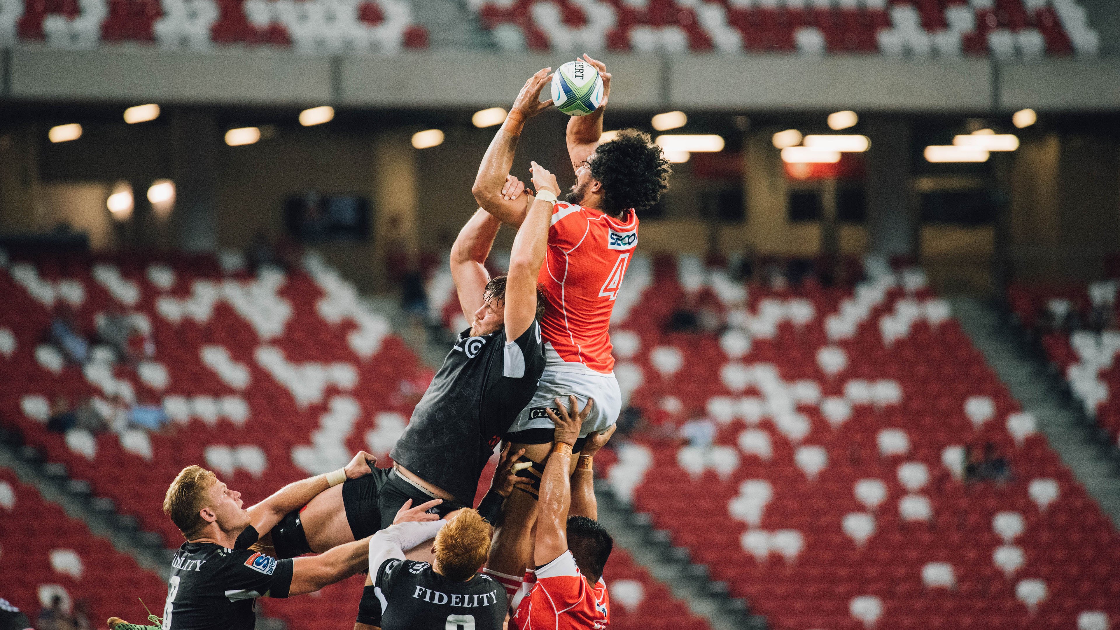 穆古鲁扎的隐秘仪式，赛后阅读球迷审判的孤独时刻